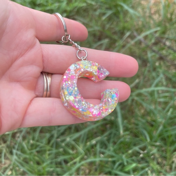 Initial Keychain C Handmade With Resin - Picture 3 of 6